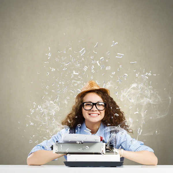 Mujer escritora —  Fotos de Stock