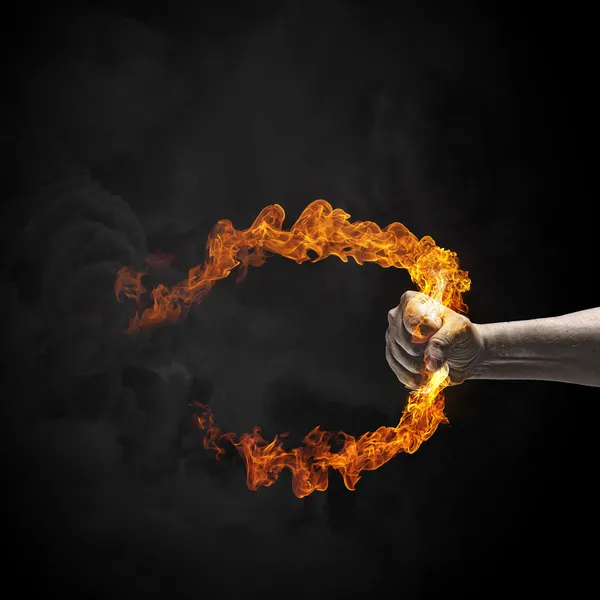 Feuer in der Hand — Stockfoto