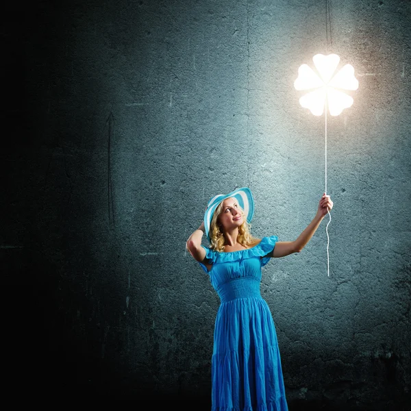 Kvinne med ballong – stockfoto