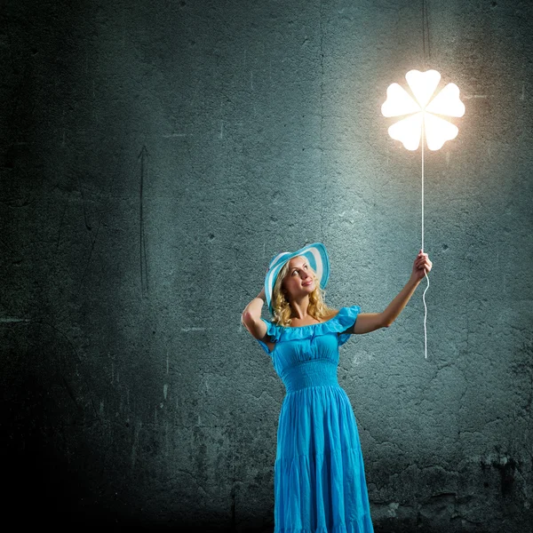 Vrouw met ballon — Stockfoto