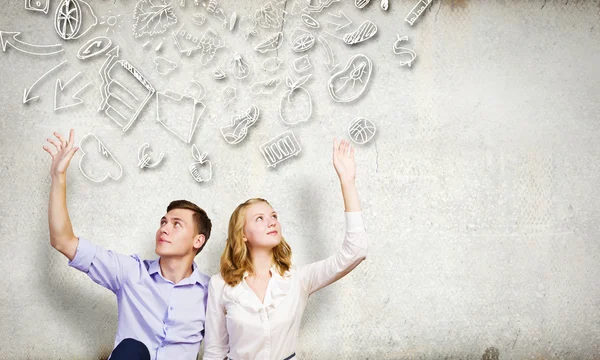 Pareja feliz joven — Foto de Stock