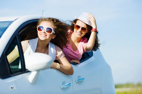 Vrouwen in auto — Stockfoto