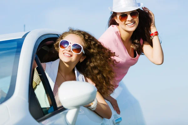 Vrouwen in auto — Stockfoto