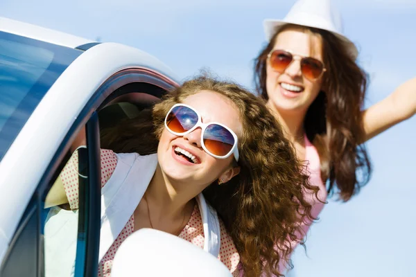 Vrouwen in auto — Stockfoto