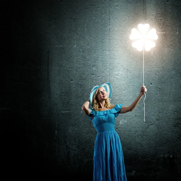 Vrouw met ballon — Stockfoto