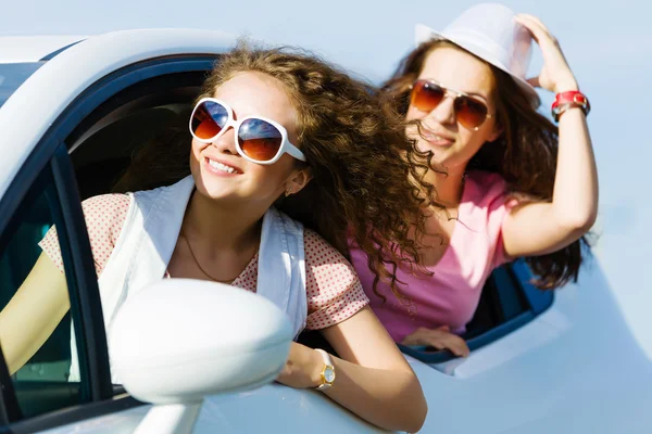 Vrouwen in auto — Stockfoto