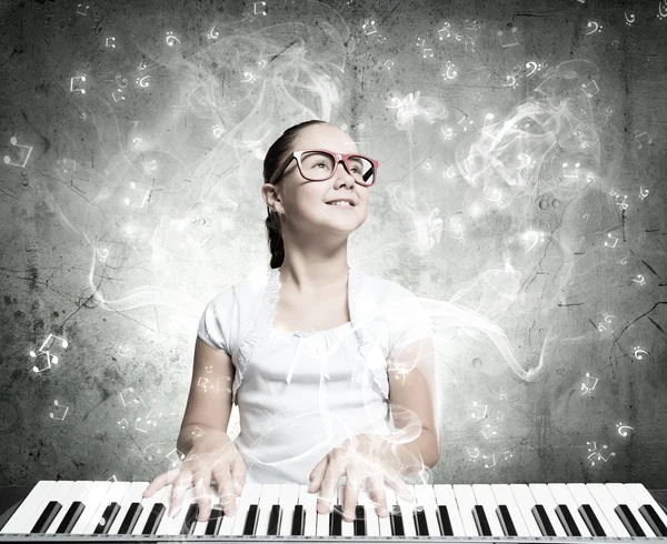 School girl with piano — Stock Photo, Image