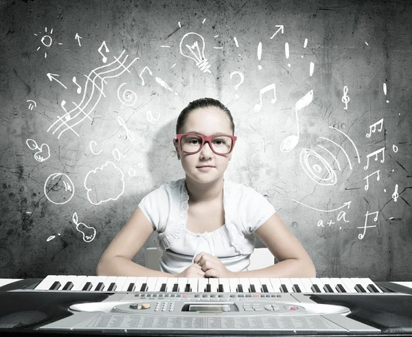 School girl with piano — Stock Photo, Image