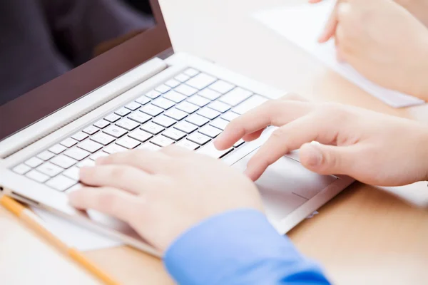 Studenten op college — Stockfoto