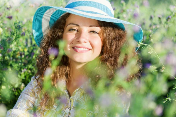 Fille en chapeau — Photo