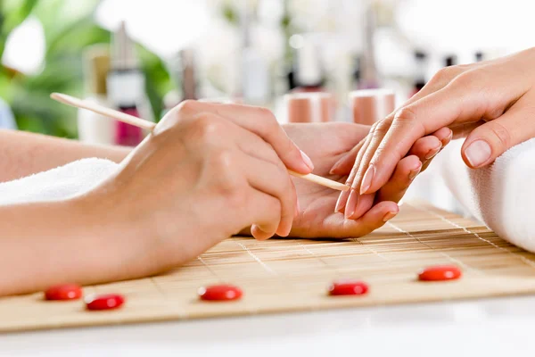 Vrouw aan de schoonheidssalon — Stockfoto