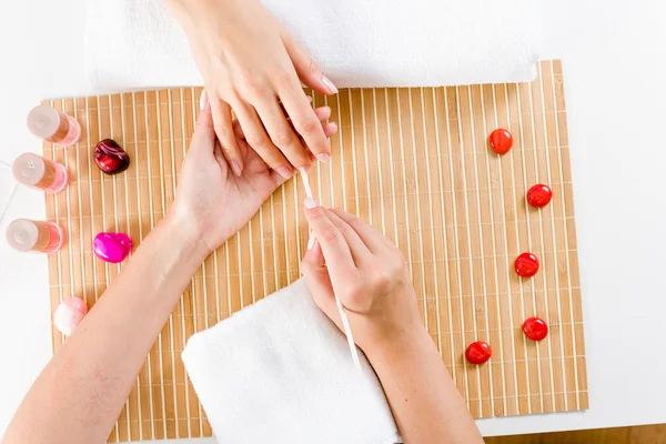 Vrouw aan de schoonheidssalon — Stockfoto