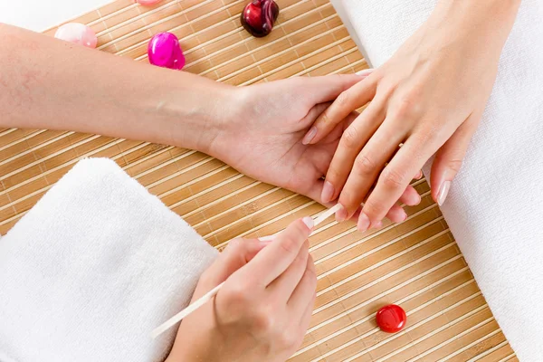 Vrouw aan de schoonheidssalon — Stockfoto