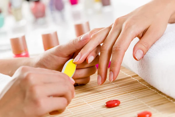 Mujer en el salón de belleza — Foto de Stock