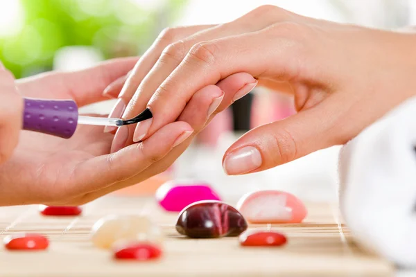 Mujer en el salón de belleza — Foto de Stock