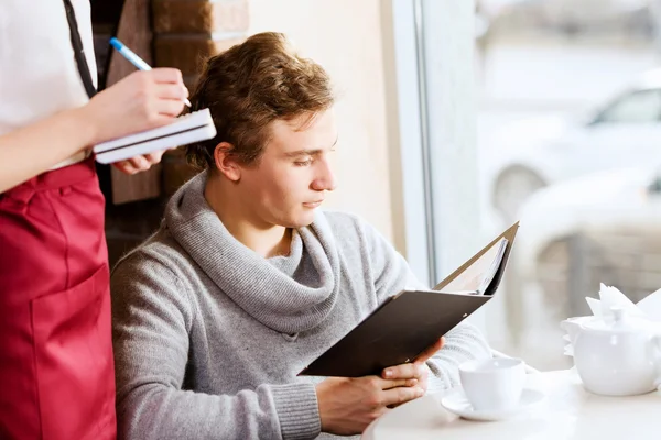 Man op café — Stockfoto