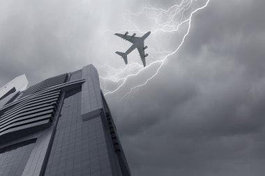 şehir üzerinde uçak