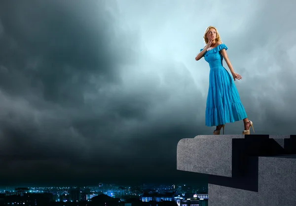Damen i blått — Stockfoto