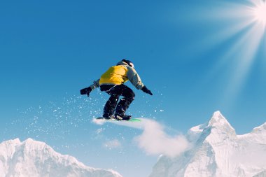 dağlarda snowboard