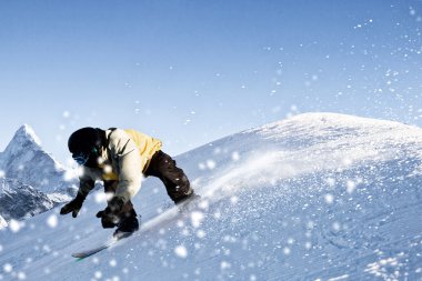 dağlarda snowboard
