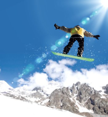 dağlarda snowboard