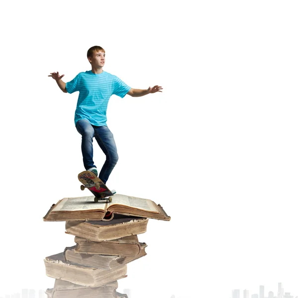 Tiener op skateboard — Stockfoto