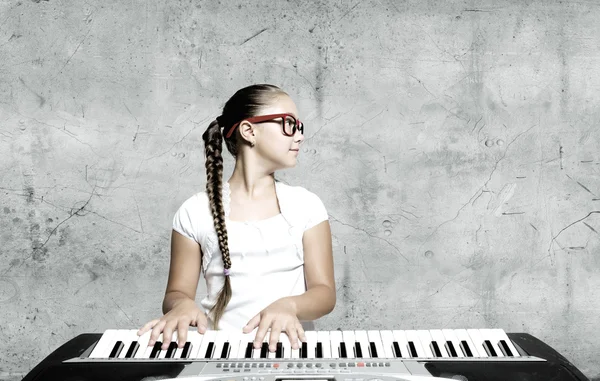 School girl with piano — Stock Photo, Image