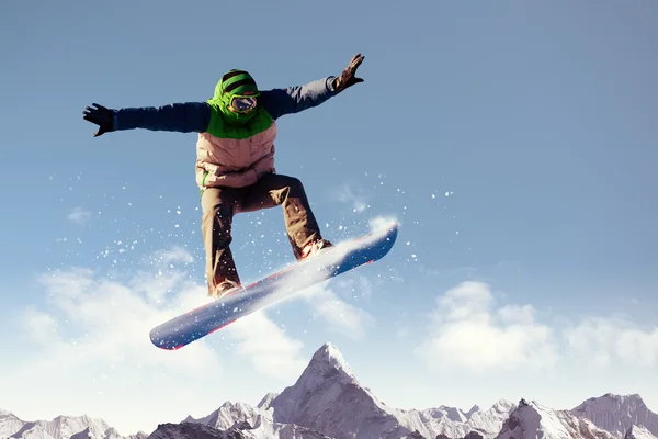 Snowboarding in mountains — Stock Photo, Image