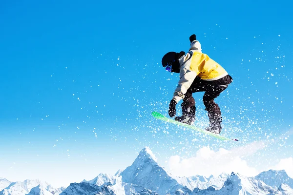 Snowboarding in mountains — Stock Photo, Image