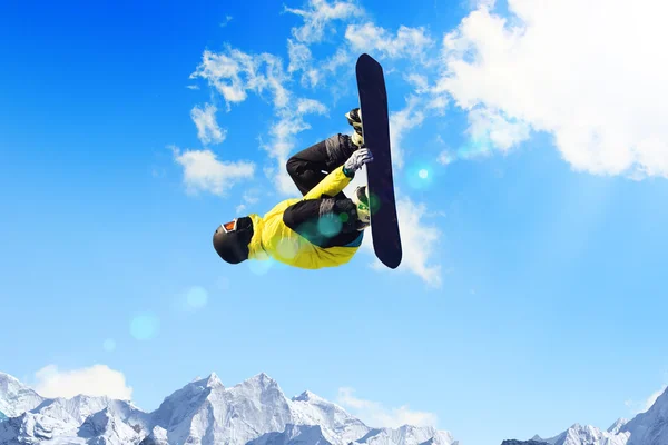 Snowboarding in mountains — Stock Photo, Image