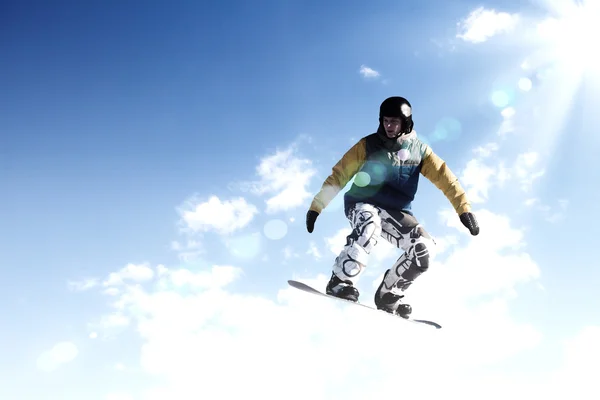 Snowboarding em montanhas — Fotografia de Stock