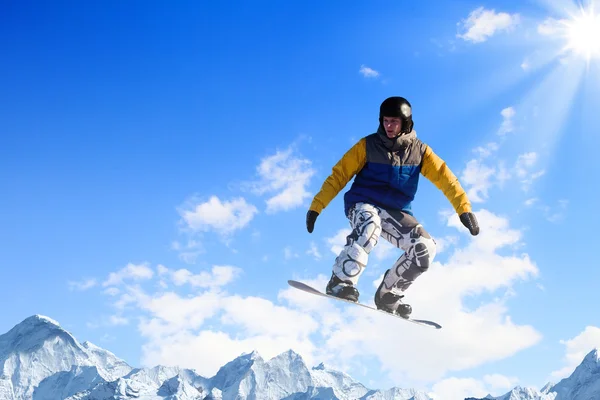Snowboard en las montañas — Foto de Stock
