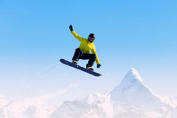 Snowboard en las montañas — Foto de Stock