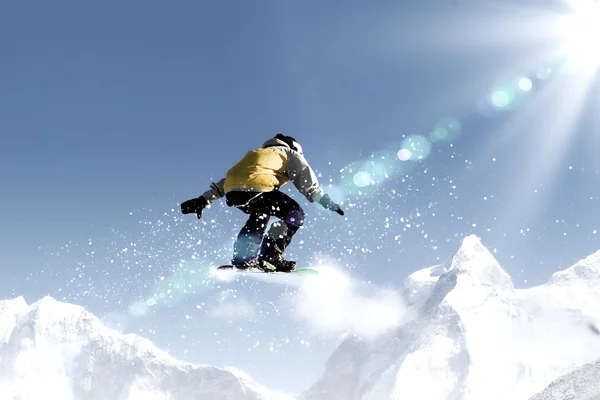 Snowboarding in mountains — Zdjęcie stockowe