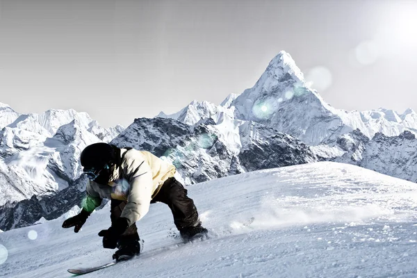 Snowboarding in mountains — Stock Photo, Image