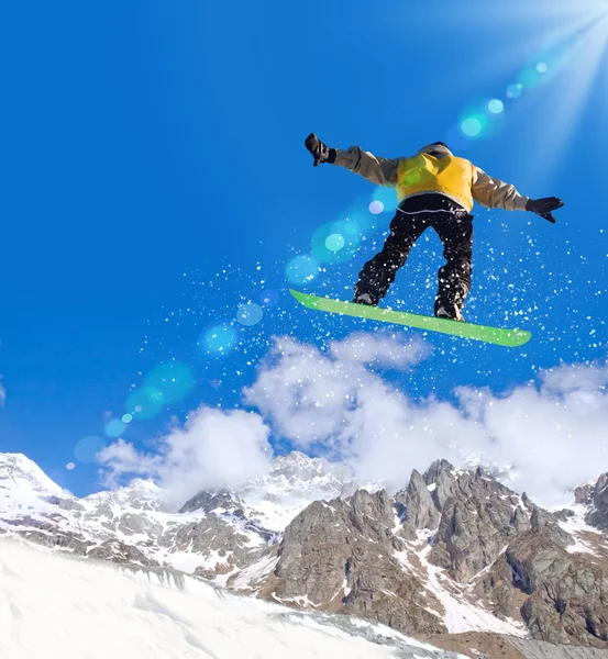 Snowboard en las montañas — Foto de Stock