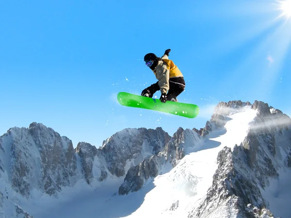 Snowboarding in mountains — Zdjęcie stockowe