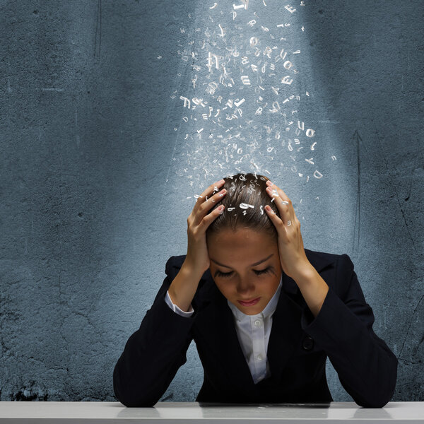 Депрессивная деловая женщина
