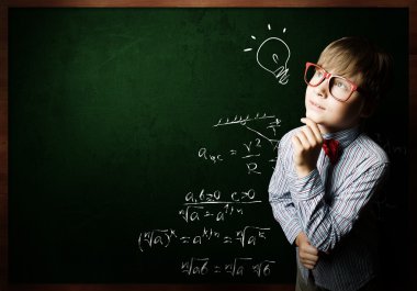 Akıllı okul çocuğu