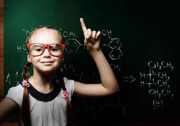 Slimme schoolmeisje — Stockfoto