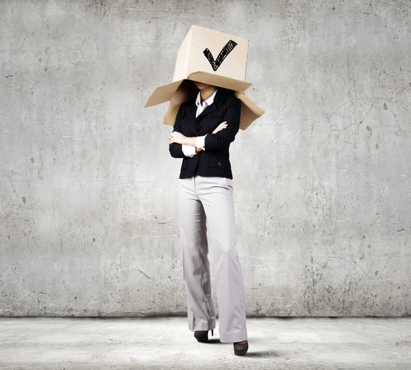 Mujer con caja —  Fotos de Stock