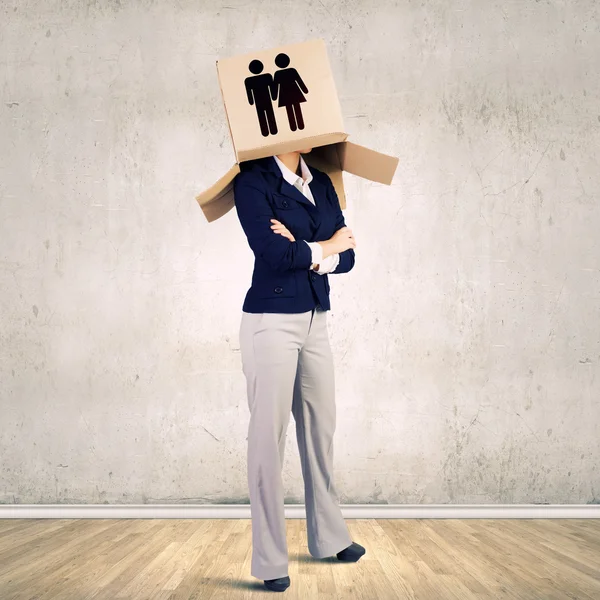 Mujer con caja — Foto de Stock