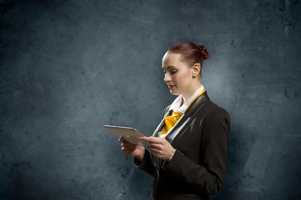 Woman with tablet pc — Stock Photo, Image