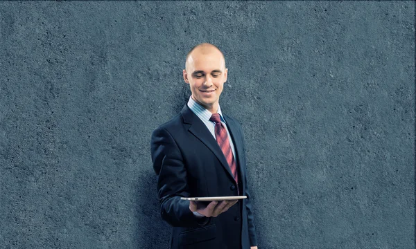 Man with tablet pc — Stock Photo, Image