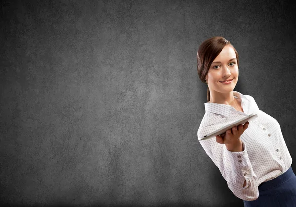 Vrouw met tabletpc — Stockfoto