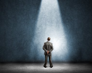 Kendine güvenen işadamı