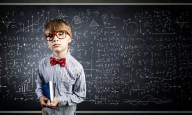 Akıllı okul çocuğu