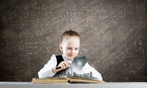 Girl discover world of knowledge — Stock Photo, Image