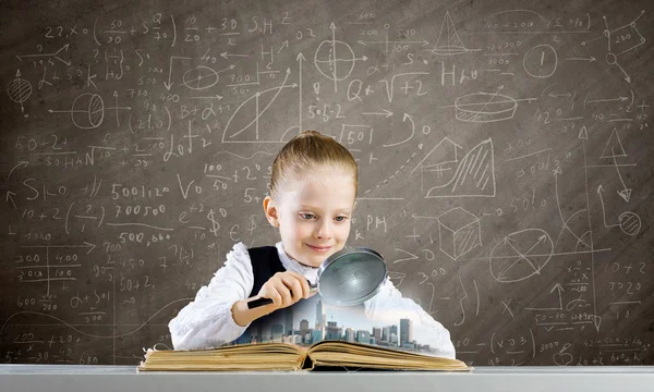 Girl discover world of knowledge — Stock Photo, Image