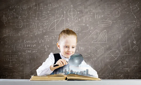 Girl discover world of knowledge — Stock Photo, Image